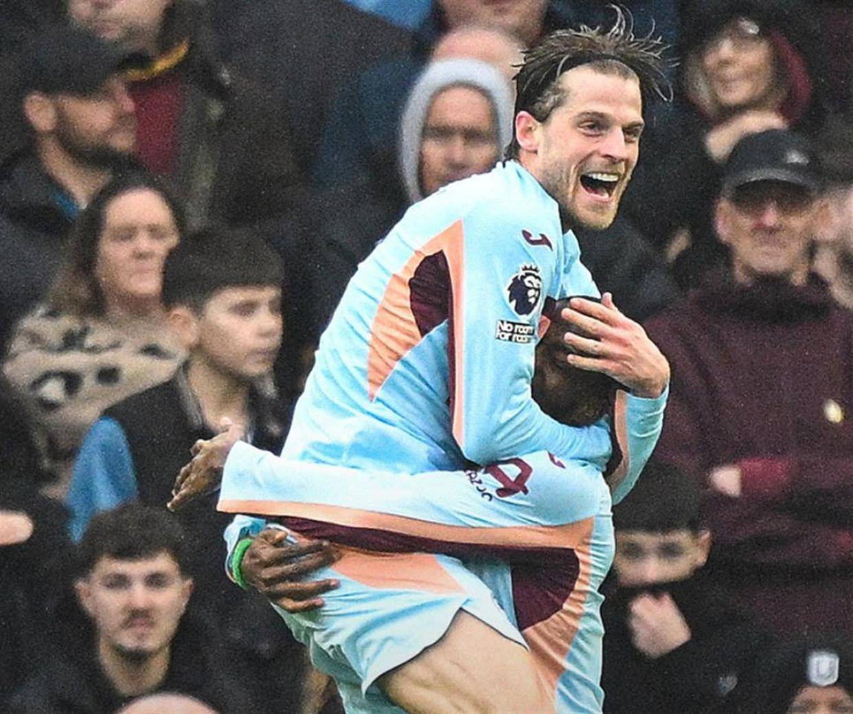 包含风云突变西汉姆今晚战术微调转折点曼联防线松动，连对手都承认：Uzi与70激战阿森纳分钟的词条